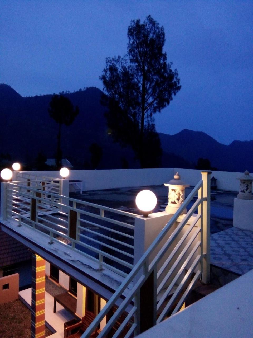 Bromo Otix Guest House Exterior photo